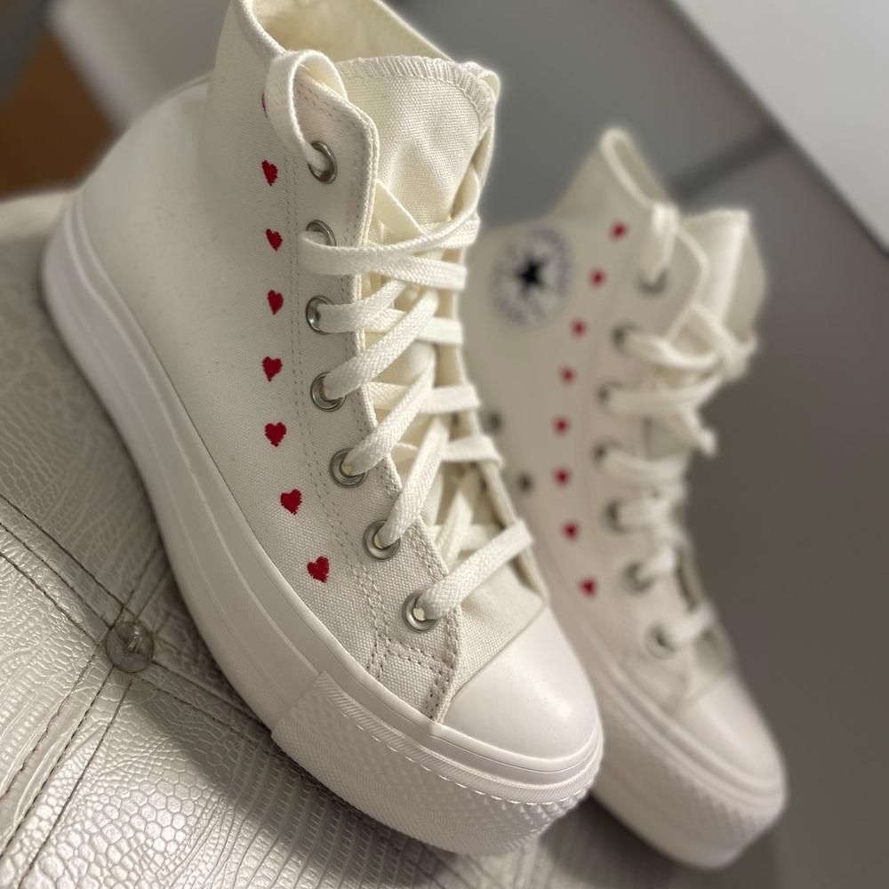 Size 7 Valentine’s Day converse worn twice